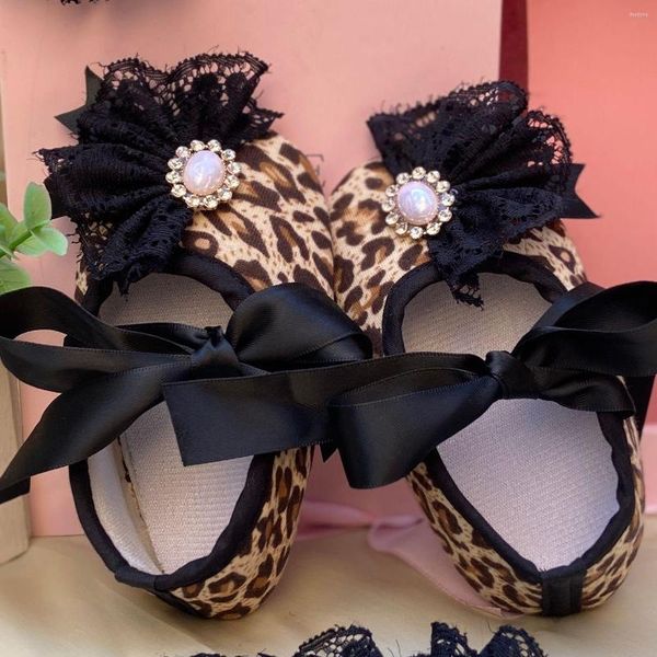 Zapatos deportivos Dollbling Jewelry Cheetah Print Girl Cotton Baby Silk Lace-up con Black Lace Flower 0 6 12 18 24 meses