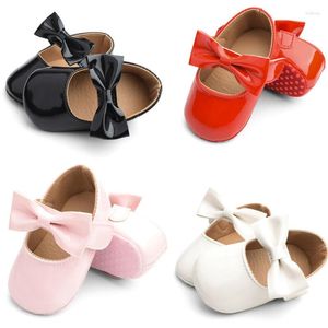 Zapatos atléticos moda niñas baby baby arco sólido PU blanco flores de color rosa boda niños princesa sandalias de baile