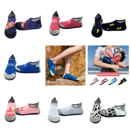 Chaussures sportives Gai Sandal Mens Femme Wading Shoe Barefoot Sport Sport Black Chaussures à l'extérieur Plages Sandal Couple Creek Shoe Taille 35-46