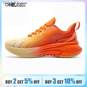 Chaussures sportives Onemix Nouveaux hommes de course coussinés adaptés aux coureurs lacers Chaussures de sport pour femmes