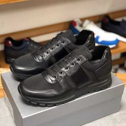 Chaussures sportives extérieures les plus récentes pour hommes et femmes Running Mens High Quality Triple-S Sneaker Triple Casual Kjhj001