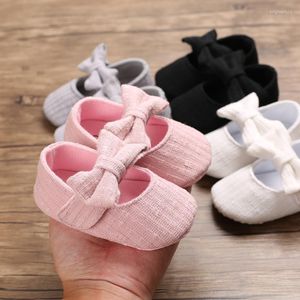 Chaussures de sport en gros bébé filles coton mignon arc tout-petits Prewalkers infantile fond mou premiers marcheurs 0-18M