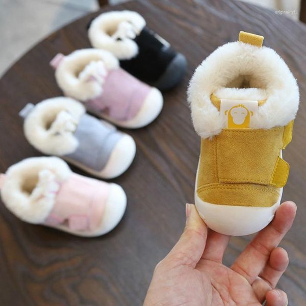 Zapatos deportivos de invierno para bebés, primeros andadores, botas antideslizantes para niños, zapatillas de deporte de suela blanda para bebés de felpa cálida para niñas nacidas