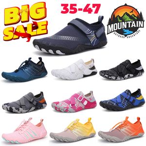 Livraison gratuite chaussures de sport femmes hommes plage natation Sports nautiques chaussettes pieds nus baskets Yoga Fitness natation surf plongée en apnée chaussures GAI doux confortable