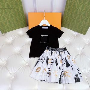 2024 rokken designerjurk voor kinderen babyset kinderrok babykleding peuter t-shirt kleden luxe zomershorts mouw met letters tags parfumflesje lipontwerp