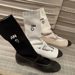 Athletic Socks Designer 2024 Luxe ontwerp Ballet Been Warmers gebreide vrouwen vaste kleur Dagelijkse slijtage Dames gemiddelde lengte 5 kleur 9lpi