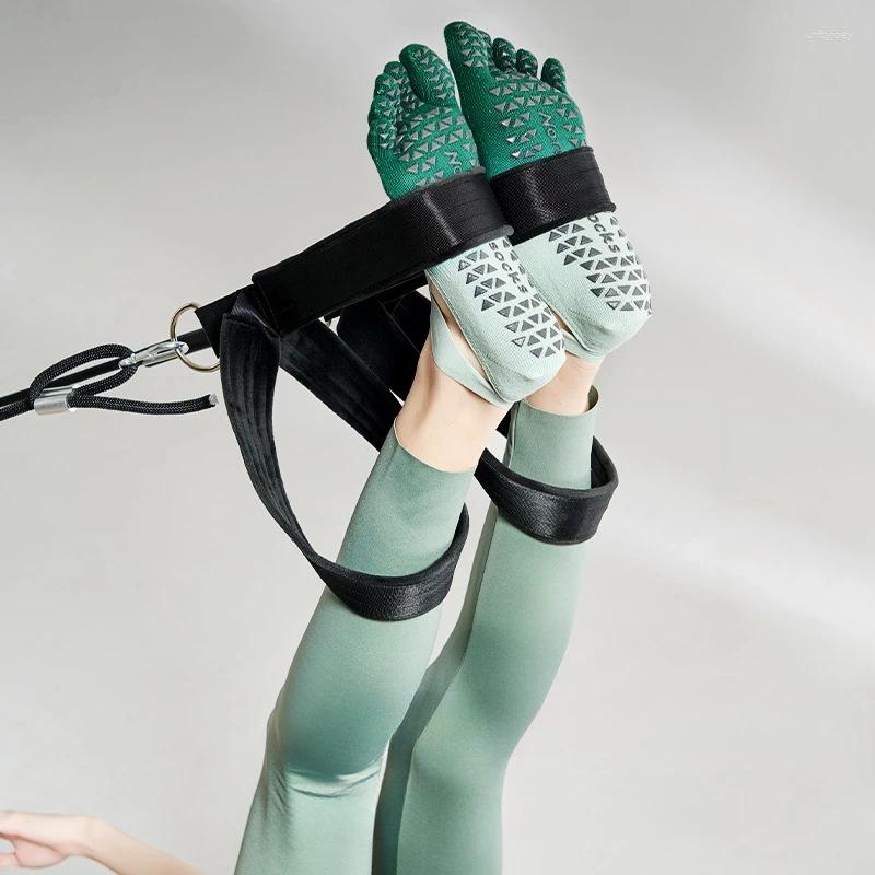الجوارب الرياضية للسيليكون غير القابل للانزلاق مع أصابع إصبع أخمص القدمين ، أرضية رياضية منخفضة قطع القطن بيلاتي
