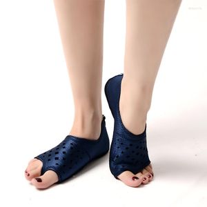 Calcetines atléticos para mujer, zapatillas de Yoga, parte inferior de silicona, entrenamiento de Pilates, deportes de goma, puntos antideslizantes, zapatos de baile Tabi suaves para Ballet