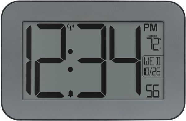 Reloj digital atómico con temperatura interior y calendario.