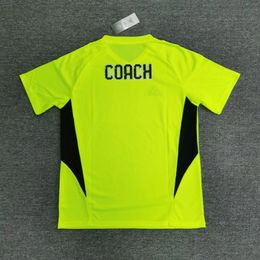 Attention, les entraîneurs améliorent les performances de vos équipes avec des maillots de football personnalisés 240228