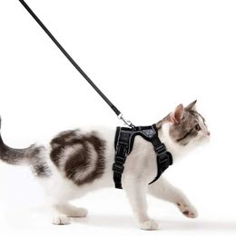 ATUBAN Harnais et laisse pour chat pour la marche Harnais de gilet réglable souple anti-évasion pour chats Contrôle facile Respirant Réfléchissant 240229