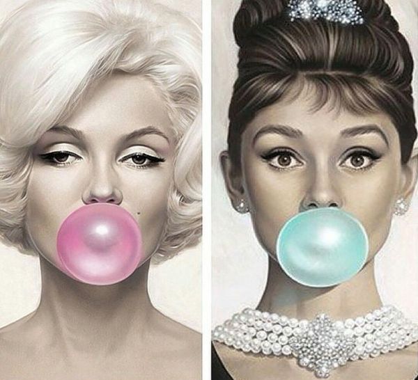 Audrey Hepburn Marilyn soufflant des bulles Art affiche en soie imprimée 24x36 pouces (60x90cm) 0167486496