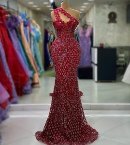 Augustus 2023 Aso Ebi Dark Red Mermaid Prom jurk Parels