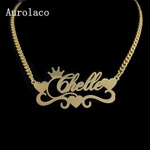 AurolaCo – collier avec nom personnalisé avec cœur, plaque signalétique en acier inoxydable doré, chaîne cubaine, cadeau pour femmes, 240125