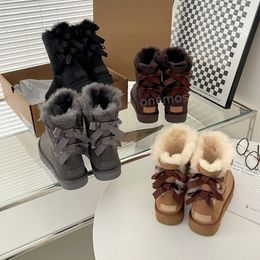 Australie Australien Classic Uggz Bottes chaudes Designer Femmes Botte de neige Hiver Pleine fourrure Fluffy Satin Cheville Bow Tasman Bottes Chaussons Pantoufles 35-43