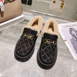 Australia Botas de nieve Diseñador Zapatos de plataforma para mujer Mocasines de piel Mocasines Vaquero Lana de cuero Bota de invierno Felpa Caída Nieve Zapatos de algodón con caja 426