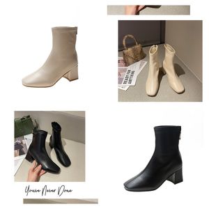Australie Femmes Designer Boot Bottes Pluie En Caoutchouc Hiver Rainboots Plateforme Cheville Slip-On Moitié Rose Noir Vert Focalistic Outdoor designer chaussures