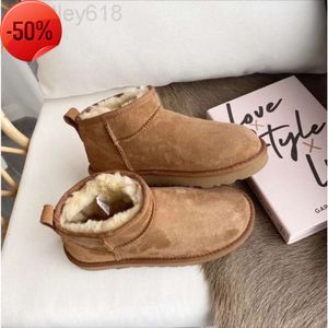 Designer australien Classic Snow Boots Femmes Mini Half Boot USA GS 585401 Hiver Pleine fourrure Fluffy Furry Satin Bottines Chaussons Pantoufles US4-12 Hot SellingsHG