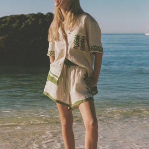 Conjunto de camisa de manga corta, pantalones cortos y pantalones largos con estampado de hojas de lino de diseñador australiano para mujer