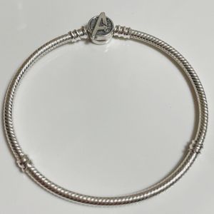 Authentiek 925 Sterling Silver Logo Clasp Snake Chain armband geschikt voor Valentijnsdag Geschikt voor modieuze temperament bedel Bramband Sieraden 590784C00