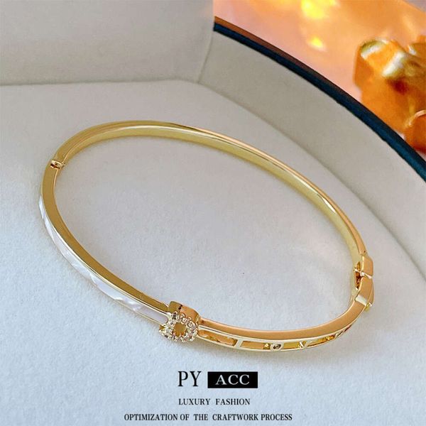 Authentic Gold Electroplated Zircon Letter D Bracelet du Japon et de la Corée du Sud, conception exquise, bracelet compact, artisanat de haute qualité