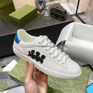 Sneakers Witte schoen Geborduurd Sneaker Leer Geborduurd Rood Groene Strepen In elkaar grijpende Wandelen Sport Designer Bee Italië Ace schoenen AA