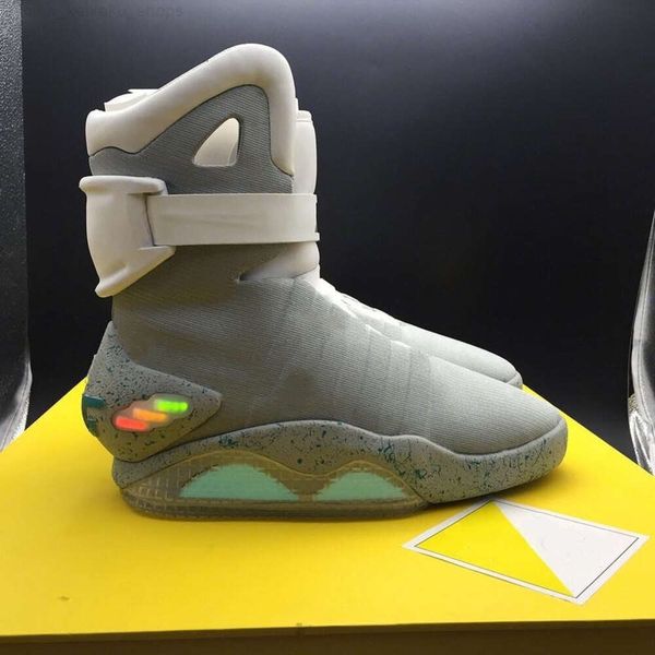 Lacets automatiques Air Mag Baskets Marty Mcfly's Led Chaussures d'extérieur Homme Retour vers le futur Lueur dans les bottes gris foncé Mcflys Mags avec boîte d'origine