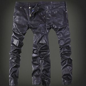 Pantalons en cuir noir d'automne et d'hiver montrent des jeans de locomotive de mode pour hommes