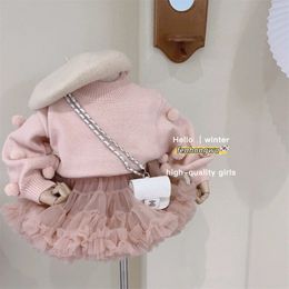 Herbst- und Winter-Mädchenpullover mit Kugeldekoration und Laternenärmeln, koreanischer Strickpullover für Babys, 240103