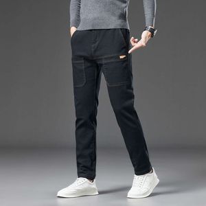 Pantalon décontracté à la taille élastique des hommes de l'automne et de l'hiver avec six poches, un pantalon de jambe droite pour hommes, un pantalon à la mode et polyvalent