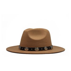 Version coréenne d'automne et d'hiver du chapeau de laine en laine plate à la mode en métal grande ceinture avant-toit en feutre chapeaux à armure toile