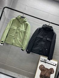 Veste en duvet de vêtements fonctionnels rétro pour hommes d'automne et d'hiver, veste en duvet de série d'alpinisme simple et généreuse, tissu imperméable, mode et tout.