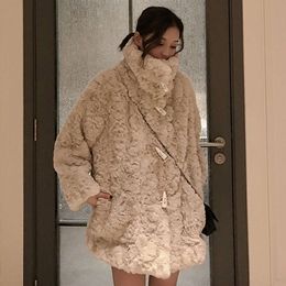 Automne et hiver mi-long Instagram à la mode corne de vache bouton Imitation loutre lapin en peluche agneau fourrure herbe manteau pour les femmes 877370