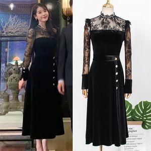 modelos de otoño e invierno versión coreana femenina del vestido de costura de encaje negro con cintura de temperamento 210416