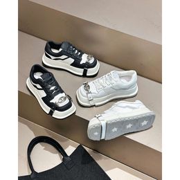 Otoño e Invierno Nueva Edición Coreana 2023 Misma Moda de Cuero Genuino Zapatos de Cabecera Cuadrados de Suela Gruesa Versátiles con Zapatos Deportivos Informales de Felpa para Mujer
