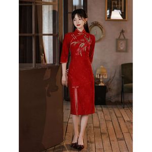 Herfst en winter nieuwe high -end traditioneel geborduurd netwerk Red Palace Style QIPAO