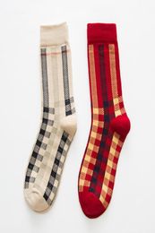 Automne et hiver Nouveaux produits pour dames chaussettes à plaid tube décontracté femmes039 chaussettes