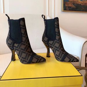 Automne et hiver nouvelles bottes courtes en forme spéciale talons moyens chaussures à lettres classiques Football hommes Moto Mode Martin Véritable Tissu Imprimé Pointu