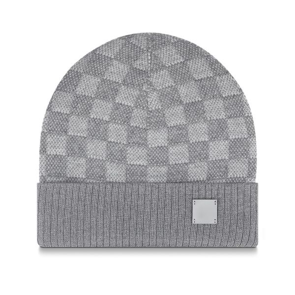 Bonnet de styliste de style sportif d'automne et d'hiver Chapeau pour hommes et femmes Casquette de vacances en plein air Checker Lettre en métal Impression Casquette