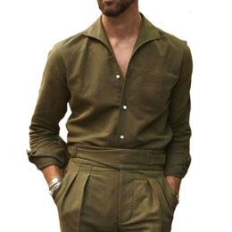 Otoño e invierno de dos piezas verde militar pantalones de manga larga casual holgada con estampado conjunto de hombres