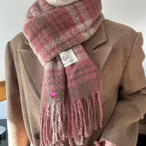 Écharpe chaude en Imitation cachemire rose framboise pour femme, Plaid, sens de l'atmosphère, pompon polyvalent de haute qualité, automne et hiver