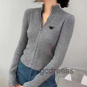 Pull en tricot pour femme d'automne et d'hiver Haut de gamme pour femme T-shirt à tricoter à la mode pour femme Col montant Haut de sport Cardigan Slim Fit Pull décontracté