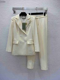 Herfst- en winterdamespakset met lange mouwen, slim-fit jasje, middelhoge taille, negenpuntsbroek, nieuwe modeontwerperkledingblazer