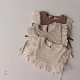 Automne bébé fille dentelle gilet doux évider princesse vêtements d'extérieur sans manches coton né infantile bavoir tricoté gilet 0-3Y 240319