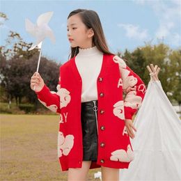 Otoño niños cardigan estilo coreano suéter de punto para niños niñas niño bebé dibujos animados oso abrigos rojo / negro color 211106