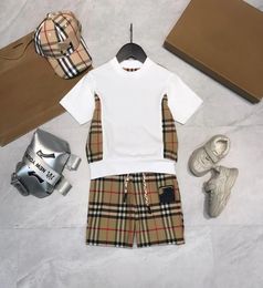 Ensembles de vêtements d'automne fille blanche fille spéciaux Occasion créatrice de mode garçon athlétique de marche de marche vêtements envoyés avec box1449174