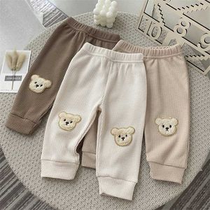 Automne coton bébé pantalon mignon ours leggings pour garçons et filles vêtements gaufre pantalon infantile enfant sarouel 0-3 ans 211028