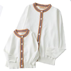 Outono família olhar combinando mãe filha filho crianças suéteres branco malha cardigan casacos macio mamãe e me roupas 210417