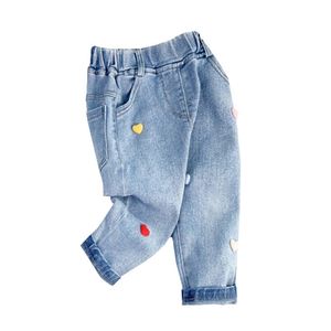 Automne filles jean Version coréenne petit et moyen amour décoration pantalon sport Denim pantalon mi-taille enfants 210625