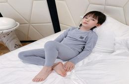 Otoño Niños Conjuntos de pijamas de color sólido Niños Niñas Niños Algodón Camisa larga Slevse Pantalón Dormir Bebé Ropa de dormir suave Ropa287v7870784
